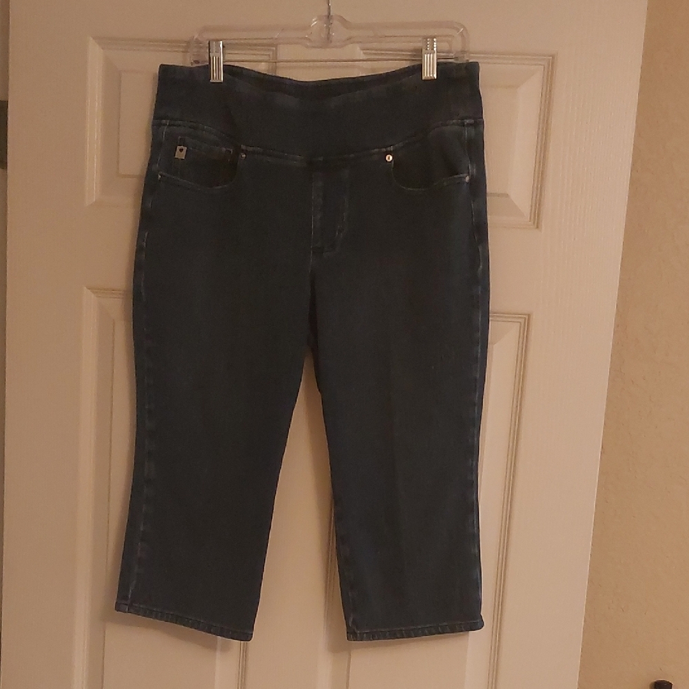 Belle By Kim Gravel petite Flexibelle Capri Jeans.